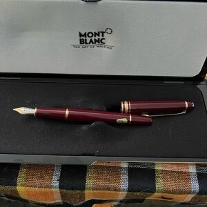 Montblanc Bordeaux Pen with Gold Detailing